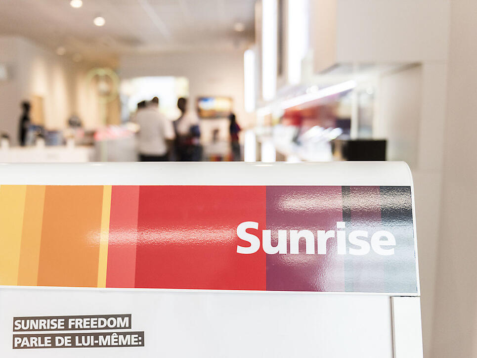 Der Telekomanbieter Sunrise ändert per Ende Mai sein Verfahren zu Kündigungen: Ab dann sollen Kunden Beratern Rede und Antwort stehen, warum sie kündigen. (Archiv)
