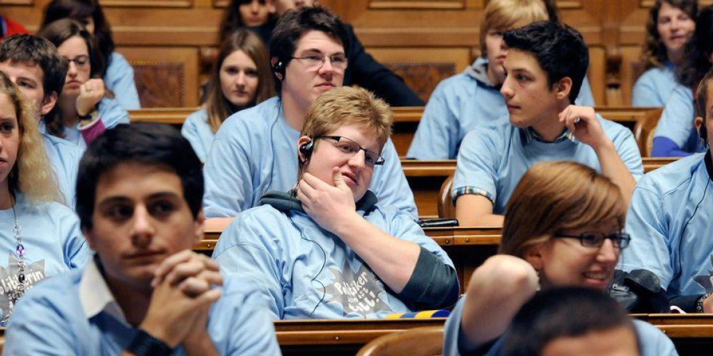 Die grösste Schweizer Plattform für jugendpolitische Anliegen ist bisher die jährliche Jugendsession - wie hier im November 2010. (Archiv)