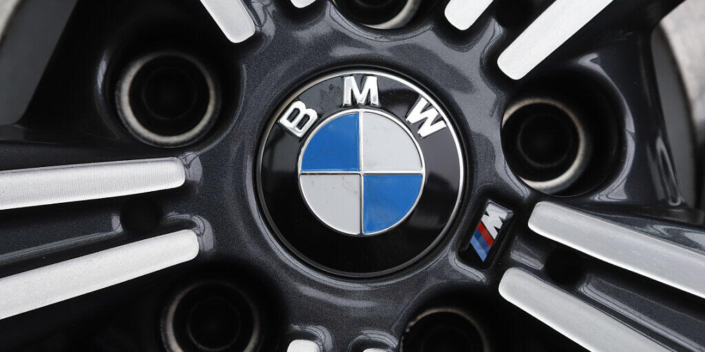 Wegen des Coronavirus brechen die Verkäufe beim deutschen Autohersteller BMW regelrecht ein. (Archivbild)