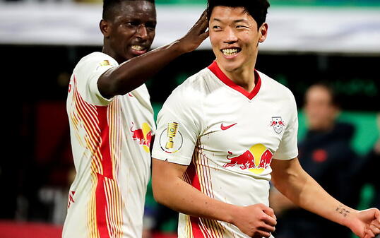 Leipzigs Torsch&uuml;tze Hwang Hee-Chan (rechts) konnte sich freuen