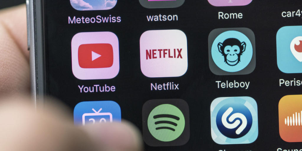 Auf der Smartphone-App von Spotify können nur zahlende Kunden die Musiktitel frei wählen. (Archiv) Auf der Smartphone-App von Spotify können nur zahlende Kunden die Musiktitel frei wählen. (Archiv)
