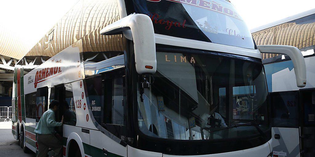 Dieser Bus fährt weit - und lang: Er verkehrt zwischen Rio de Janeiro und Lima. Die Passagiere sind über 100 Stunden in ihm unterwegs.