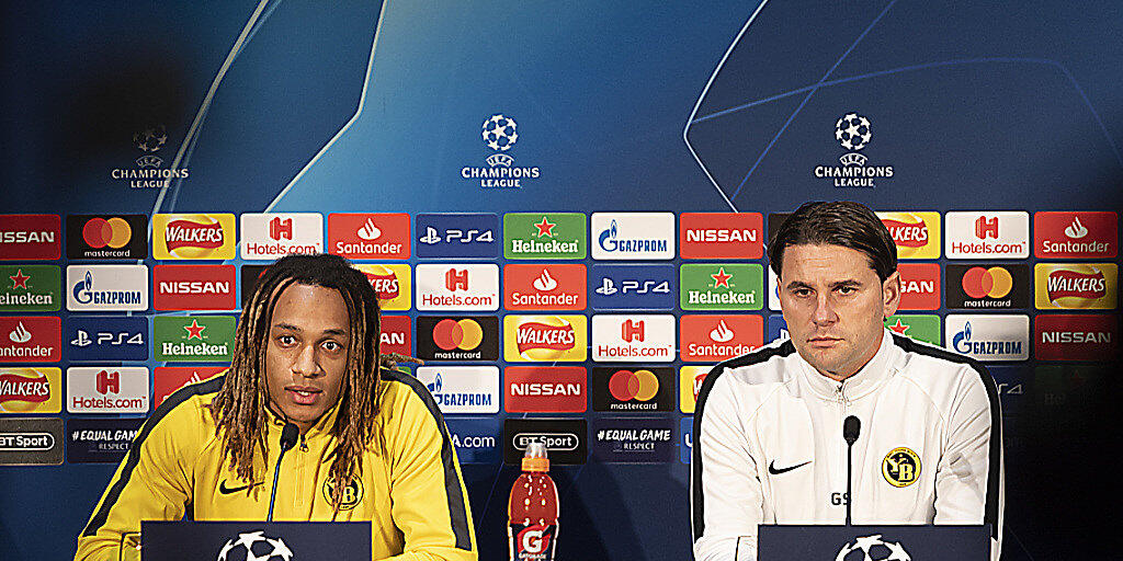 Trainer Gerardo Seoane (rechts) und Kevin Mbabu am Montag anlässlich der Pressekonferenz der Young Boys vor der Partie gegen Manchester United