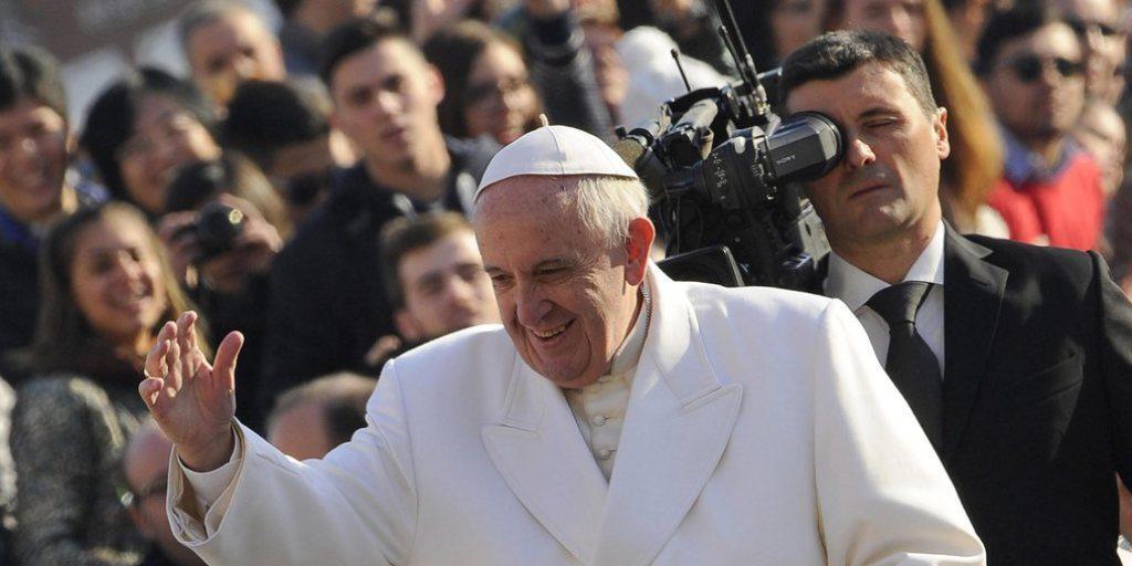 Papst Franziskus freut sich über die Glückwünsche.