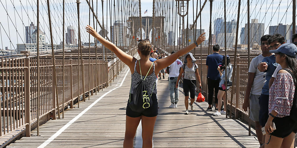 Mehr Platz da: Die Brooklyn Bridge in New York soll erweitert werden. (Archivbild)