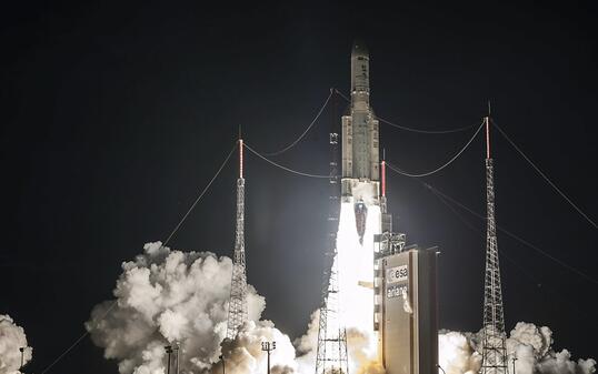 Der europäische Raketenbetreiber Arianespace plant für 2018 14 Starts von Trägerraketen. (Archiv)
