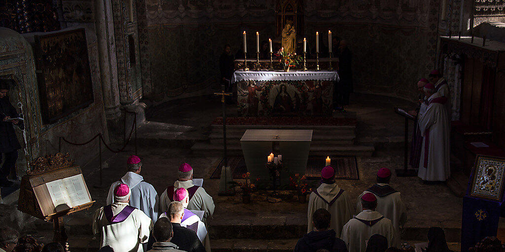 Gebetszeremonie für Opfer von sexuellem Missbrauch in der Kirche in der Basilika Valere in Sion im Jahr 2016. (Archivbild)