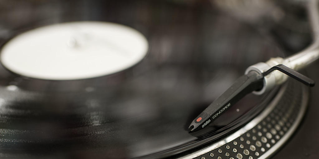Immer mehr Menschen streamen Musik übers Internet. Der Streaming-Veteran Napster meldet steigende Nutzerzahlen. (Symbolbild)