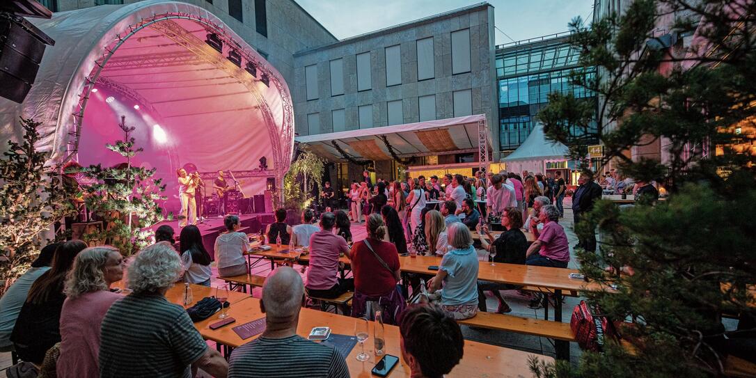 Sa, 29. Jun, 20:30 - LLB Sommer im Hof mit Caroline Chevin, Vadu
