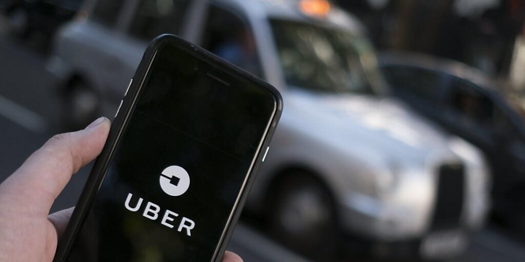 Schreibt weiter rote Zahlen, konnte seinen Verlust aber reduzieren: Der US-Fahrdienstvermittler Uber erwirtschaftete im letzten Quartal ein Minus von 1,1 Milliarden Dollar. (Symbolbild)