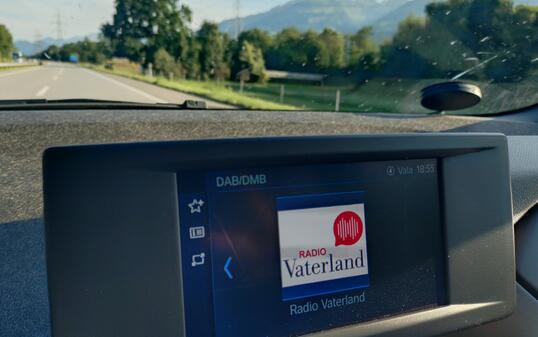 Radio Vaterland auf DAB+ im Auto empfangen