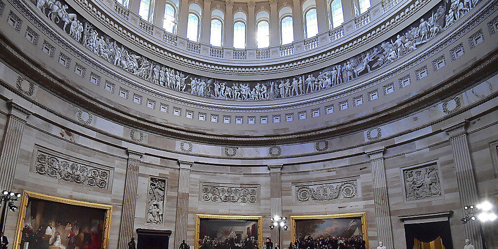 Die Leiche des republikanischen Senators John McCain wurde am Freitag in der Rotunda im Kapitol aufgebahrt - eine Ehre, die bislang nur 30 US-Bürgern zuteil wurde, unter ihnen John F. Kennedy und die schwarze Bürgerrechtlerin Rosa Parks.