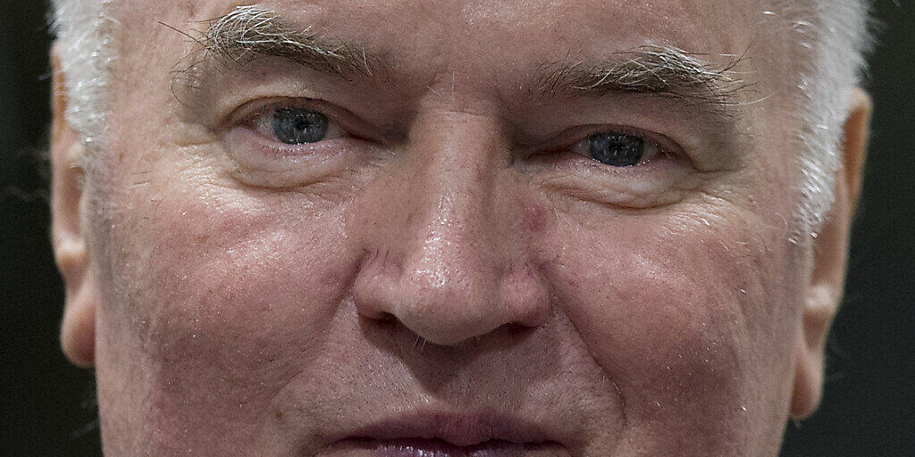 ARCHIV - Der serbische Ex-General Ratko Mladic vor dem UN-Kriegsverbrechertribunal in Den Haag im November 2017. Foto: Peter Dejong/AP POOL/dpa ARCHIV - Der serbische Ex-General Ratko Mladic vor dem UN-Kriegsverbrechertribunal in Den Haag im November 2017. Foto: Peter Dejong/AP POOL/dpa
