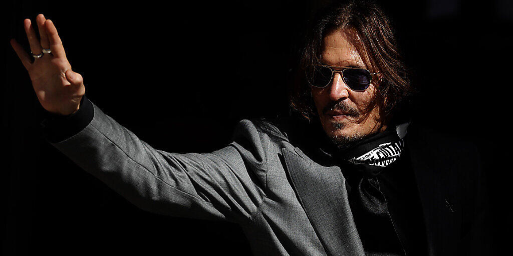 ARCHIV - Hollywood-Star Johnny Depp (57) tritt nach der jüngsten Prozess-Niederlage von seiner Rolle als Zauberer Gellert Grindelwald in der Serie «Phantastische Tierwesen» zurück. Foto: Frank Augstein/AP/dpa ARCHIV - Hollywood-Star Johnny Depp (57) tritt nach der jüngsten Prozess-Niederlage von seiner Rolle als Zauberer Gellert Grindelwald in der Serie «Phantastische Tierwesen» zurück. Foto: Frank Augstein/AP/dpa