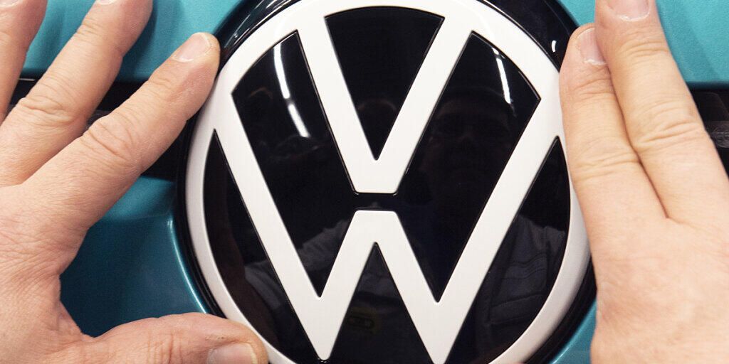 In ihren Ermittlungen zum Diesel-Abgasskandal hat die Staatsanwaltschaft am Mittwoch Geschäftsräume von Volkswagen und dem Autozulieferer Continental durchsucht. In ihren Ermittlungen zum Diesel-Abgasskandal hat die Staatsanwaltschaft am Mittwoch Geschäftsräume von Volkswagen und dem Autozulieferer Continental durchsucht.