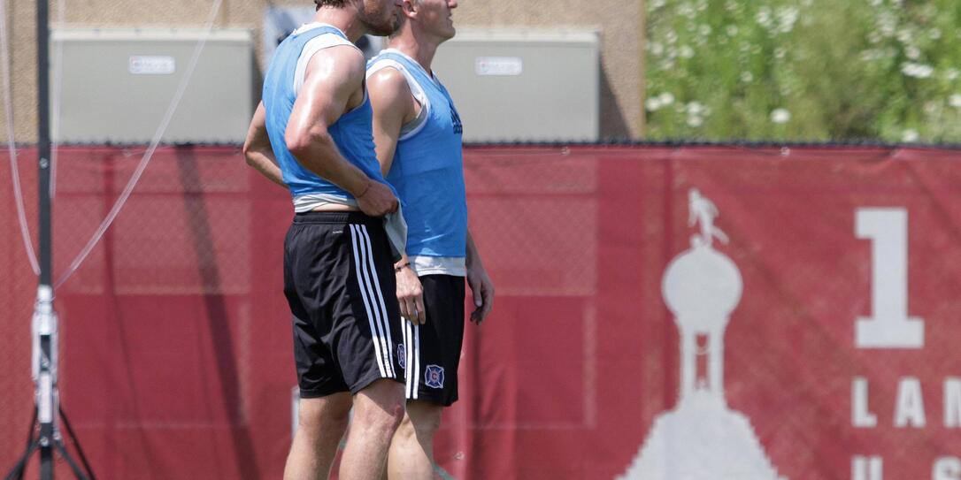 Nicolas Hasler (li.) anlässlich eines Trainings mit dem ehemaligen Weltmeister 2014, Bastian Schweinsteiger, bei Chicago Fire.