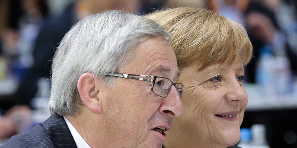 EU-Kommissionschef Jean-Claude Juncker bringt die deutsche Kanzlerin Angela Merkel für ein Amt auf der EU-Ebene ins Spiel. (Archivbild)
