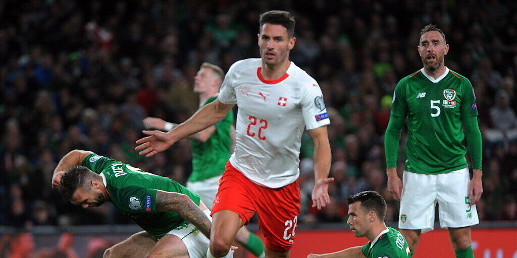 Fabian Schär freut sich über das 1:0