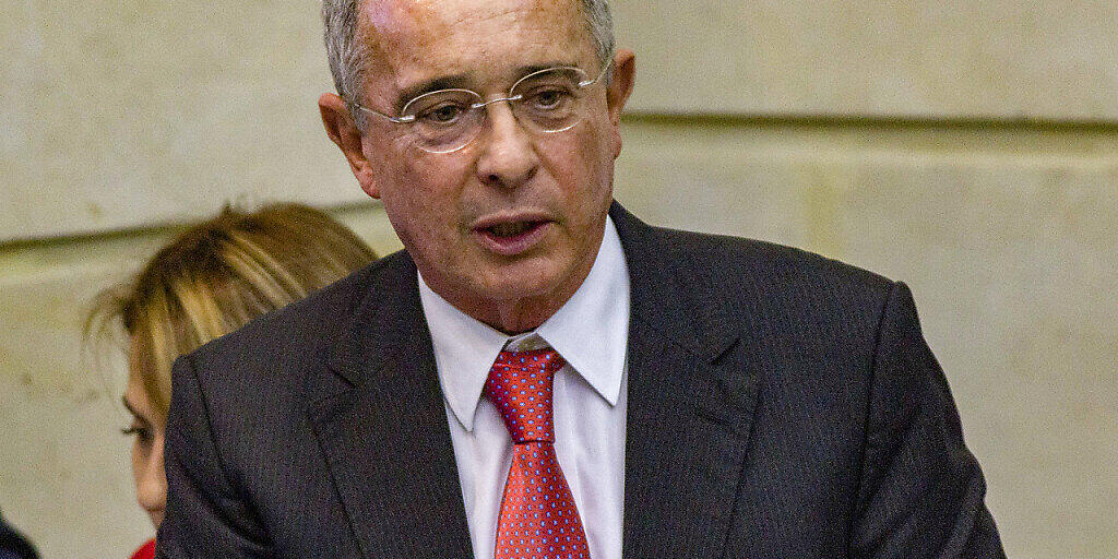 ARCHIV - Alvaro Uribe, ehemaliger Präsident von Kolumbien,  gibt seinen Sitz im Senat auf. Foto: Daniel Garzon/Zuma Press/dpa