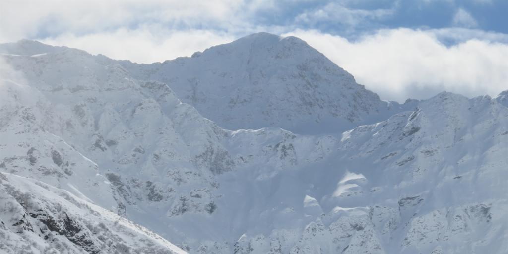 Zwei Alpinisten wurden am Samstag zuhinterst im Bündner Safiental unterhalb der Felsklippen von einem spontanen Lawinenabgang erfasst und verschüttet. Sie wurden erst am nächsten Tag tot aufgefunden. Zwei Alpinisten wurden am Samstag zuhinterst im Bündner Safiental unterhalb der Felsklippen von einem spontanen Lawinenabgang erfasst und verschüttet. Sie wurden erst am nächsten Tag tot aufgefunden.