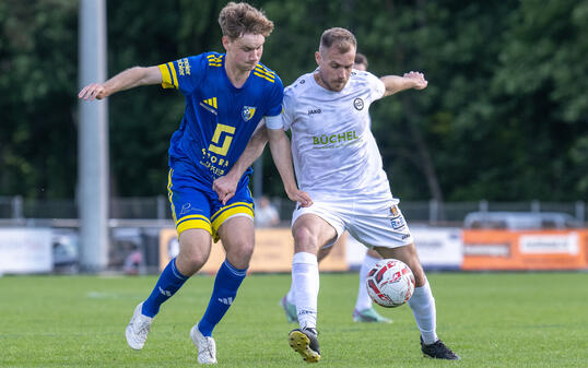 Im offenen Duell wird heute auch die Defensive um Aljaz Kavcic (r.) gefordert sein.