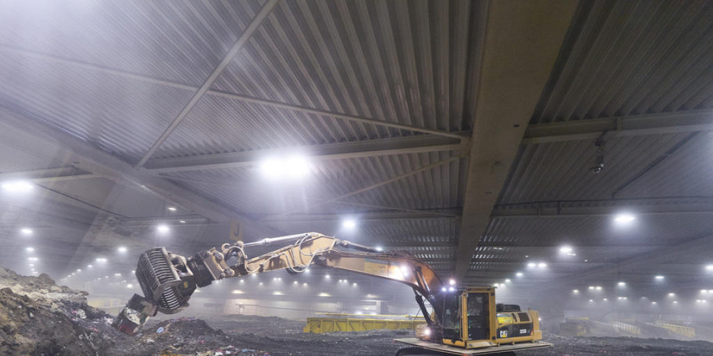 Die Sonderabfälle sind weg: Blick in die riesige Halle, welche die Sondermülldeponie Kölliken im Kanton Aargau aus Sicherheitsgründen überdeckt (Archiv)