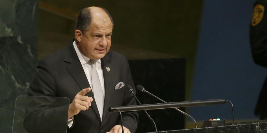 Tierschutzorganisationen werfen ihm vor, den Schutz der Haie aufzuweichen: Costa Ricas Präsident Luis Guillermo Solis. (Archivbild)