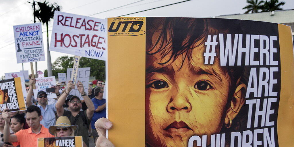 Protest gegen die Trennung von Migranten-Kindern von ihren Eltern am Samstag in Homestead, Florida.