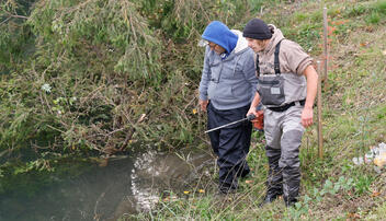 &laquo;Fischer schaffen Lebensraum&raquo; im M&uuml;hlbach in Weite, Sevelen, St. Gallen