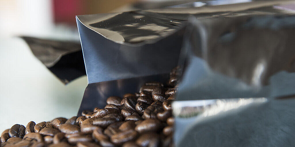 Der Vorschlag des Bundesrates, die Pflichtlager für Kaffee aufzuheben, stösst in der Schweizer Kaffeebranche sauer auf. (Themenbild)