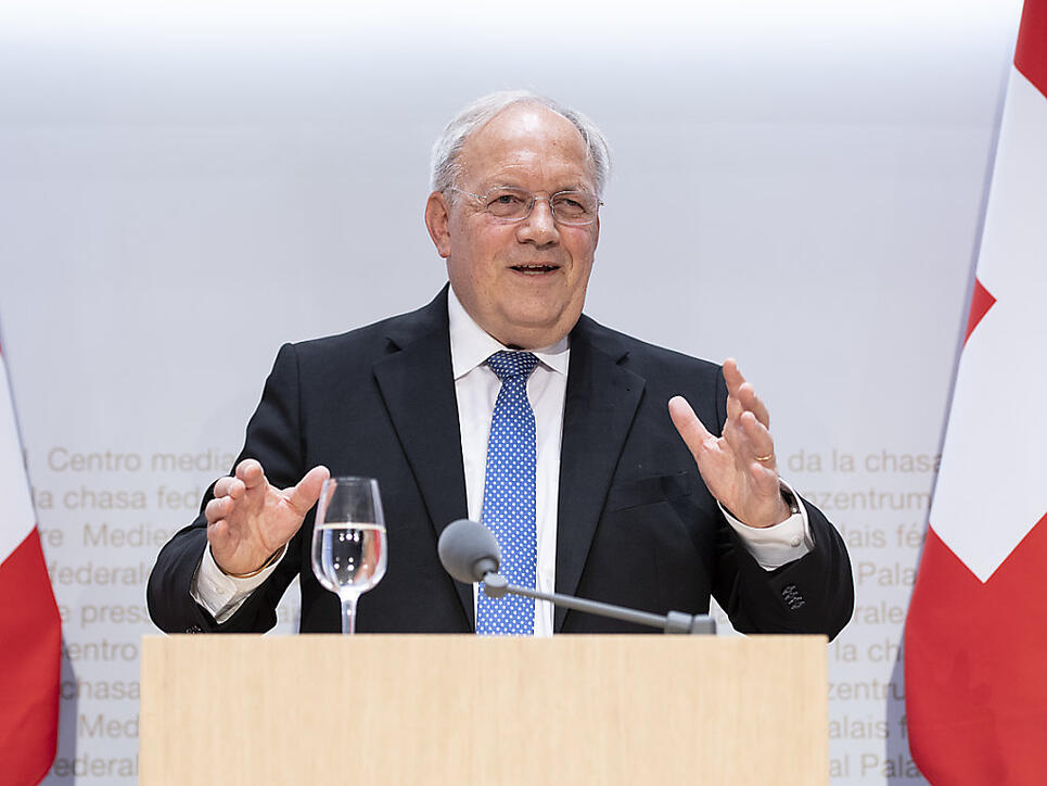 Bundesrat Johann Schneider-Ammann wird vielerorts in der Presse für sein Engagement als Wirtschaftsminister gelobt - allerdings gibt es auch kritische Stimmen für seinen Unvermögen, mehr als Politiker statt Unternehmer zu agieren.