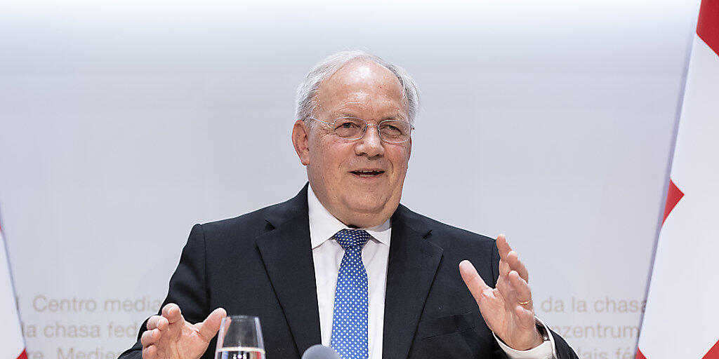 Bundesrat Johann Schneider-Ammann wird vielerorts in der Presse für sein Engagement als Wirtschaftsminister gelobt - allerdings gibt es auch kritische Stimmen für seinen Unvermögen, mehr als Politiker statt Unternehmer zu agieren.