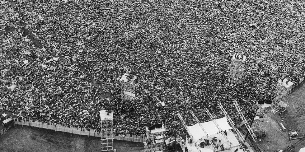 Gilt als Höhepunkt der Hippie-Bewegung in den USA: Das Musik-und Kunstfestival Woodstock im August 1969. (Archivbild)