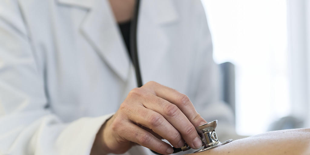 Die Franchise in der Krankenversicherung soll erhöht werden. Das fordert der Ständerat. (Symbolbild) Die Franchise in der Krankenversicherung soll erhöht werden. Das fordert der Ständerat. (Symbolbild)