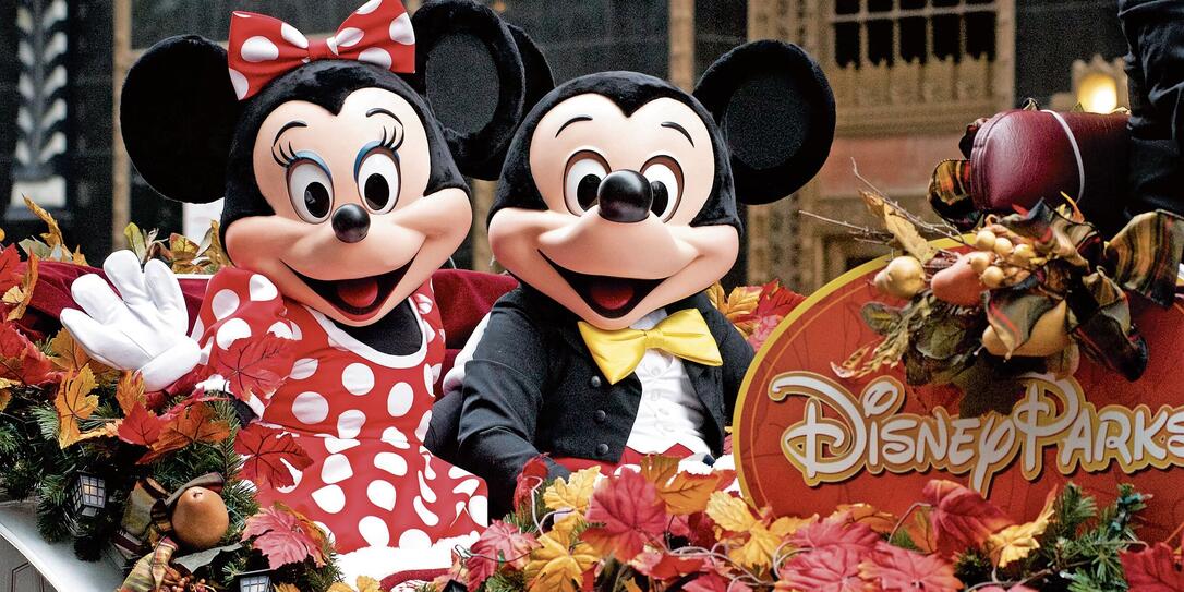 Minnie and Mickey Mouse ride Disney Parks float Minnie and Mickey Mouse ride Disney Parks float