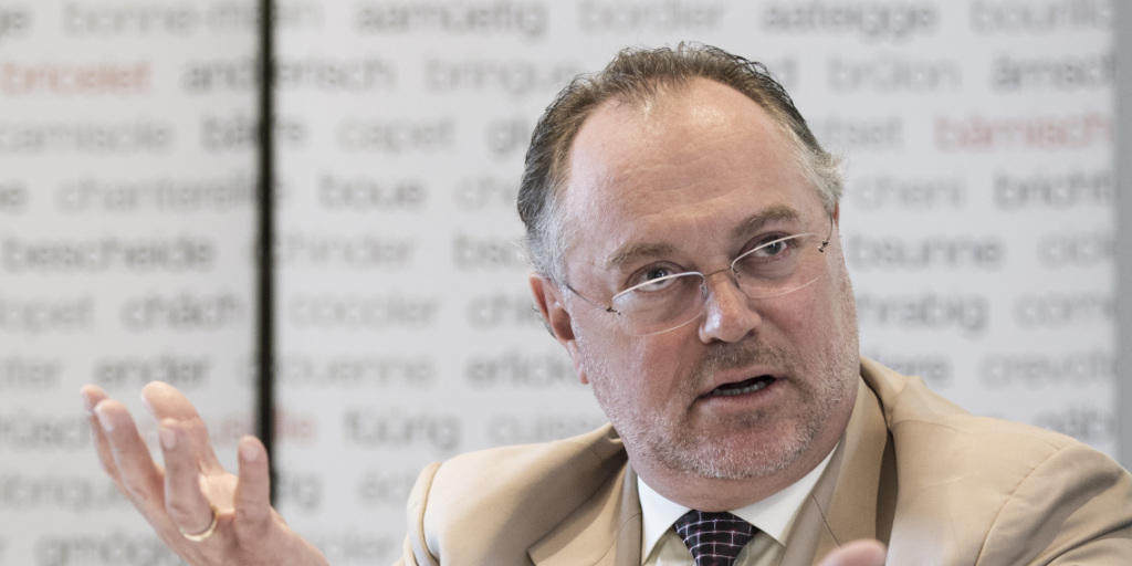 Uwe Jocham, Direktionspräsident der CSL Behring, spricht an einer Medienkonferenz in Bern. Der Konzern darf nun in Lengnau im Kanton Bern definitiv eine neue Fabrik bauen.