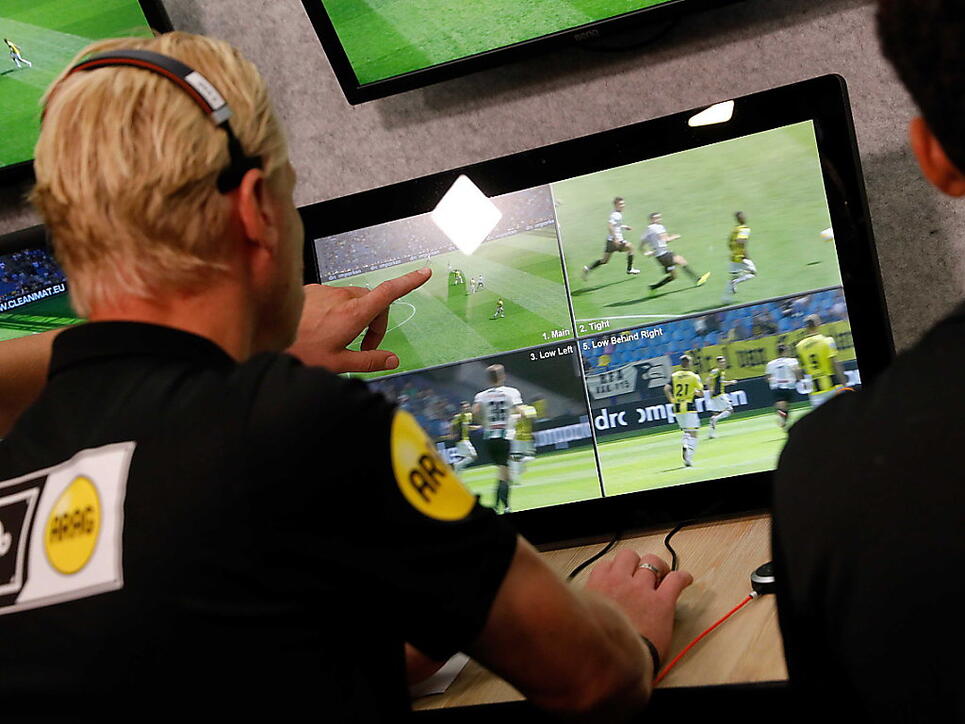 Der Video-Schiedsrichter (VAR) wird ab der nächsten Saison auch in der Champions League zum Einsatz kommen