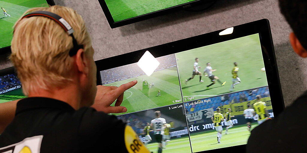 Der Video-Schiedsrichter (VAR) wird ab der nächsten Saison auch in der Champions League zum Einsatz kommen
