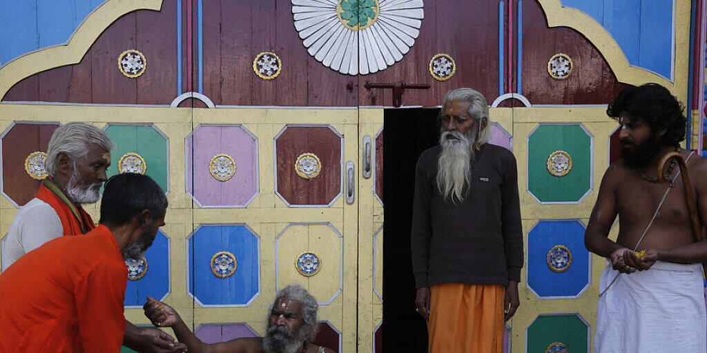 Heilige Hindus feiern am Samstag den Sieg ihrer Religionsgemeinschaft: Indiens Oberstes Gericht hat einen heiligen Ort in Ayodhya den Hindus zugesprochen.