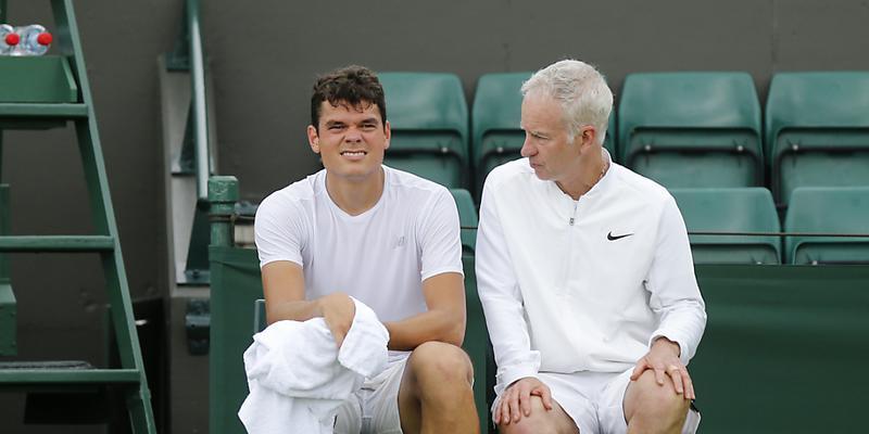 Mit Hilfe des Altstars zum Sieg gegen Federer? Der Kanadier Milos Raonic (li.) und John EmEnroe