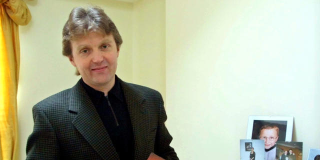 Alexander Litvinenko im Mai 2002 in seinem Haus in London (Archiv)