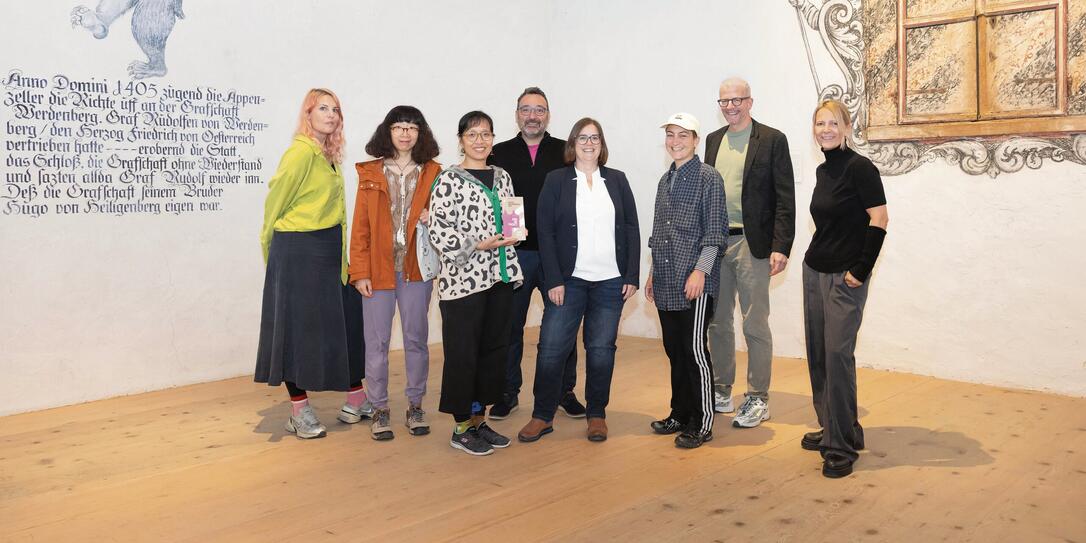 Freuen sich auf die 13. Schlossmediale: Anne Fehres, Tansy Xiao, Thu Kim Vu, Pascal Viglino, Daria Schwärzler, Hannah Wirnsperger, Thomas Gnägi und Manuela Förster (v. l.).