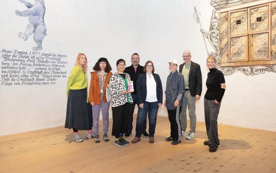Freuen sich auf die 13. Schlossmediale: Anne Fehres, Tansy Xiao, Thu Kim Vu, Pascal Viglino, Daria Schwärzler, Hannah Wirnsperger, Thomas Gnägi und Manuela Förster (v. l.).