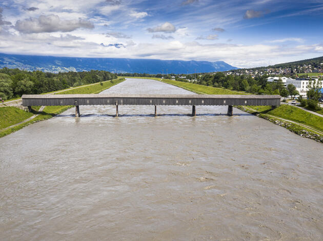 Hochwasser Rhein in Vaduz Hochwasser Rhein in Vaduz