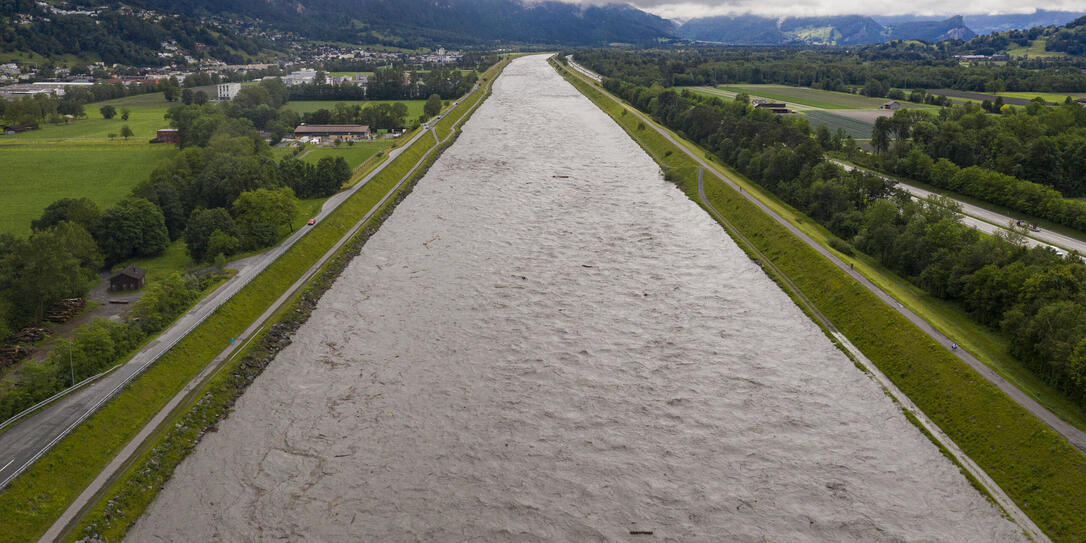 Hochwasser Rhein in Vaduz Hochwasser Rhein in Vaduz