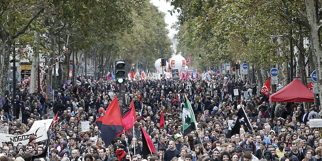 Nach Italien wurden in Frankreich die letzten 12 Monaten am zweitmeisten Streiks durchgeführt. (Foto zeigt Streik Staatsangestellter Ende Oktober in Paris)