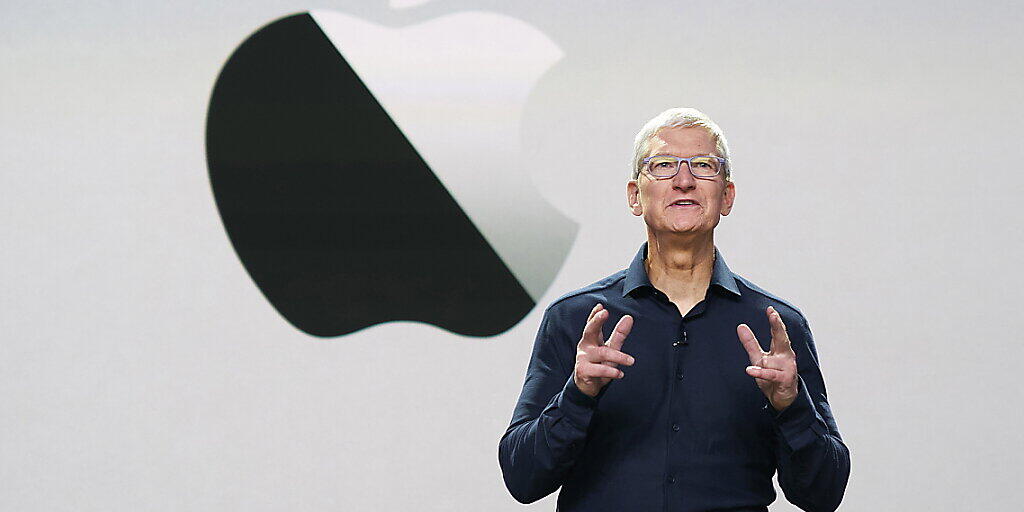 Apple-CEO Tim Cook führt das gemäss Börsenbewertung teuerste Unternehmen der Welt. (Archivbild)