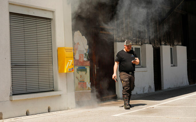 Schluss&uuml;bung beim Kurs f&uuml;r neue Feuerwehrleute beim "Restaurant L&ouml;wen&raquo; in Gamprin-Bendern.