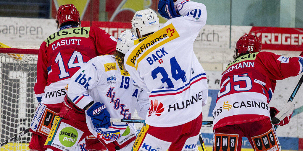 Lakers-Stürmer Corsin Casutt (Nummer 14) erzielt hier das 1:0.