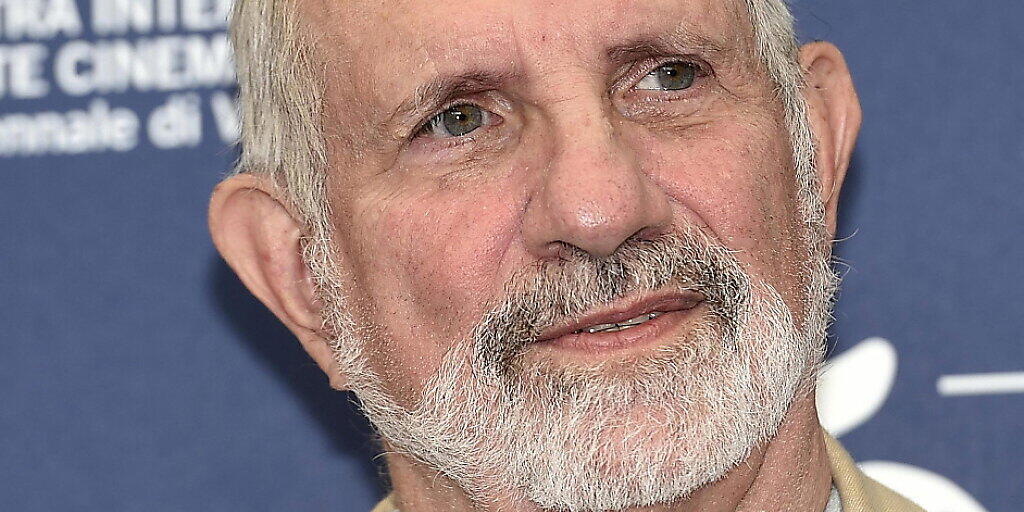 ARCHIV - Brian De Palma, US-amerikanischer Regisseur, während eines Fototermins zum Film "De Palma" während des 72. Filmfestivals Venedig. Foto: picture alliance / dpa